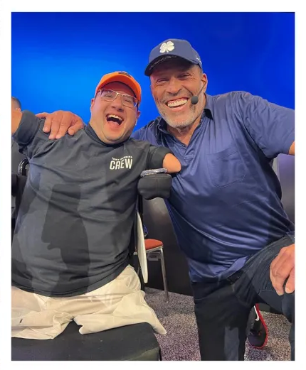 Marcos Rossi con Tony Robbins